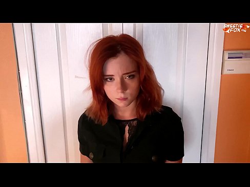 ❤️ Ghearr Garda Slándála Pionós ar Bhean Réidh as Siopadóireacht - Cum I mBéil ❤️ Super sex linn ﹏